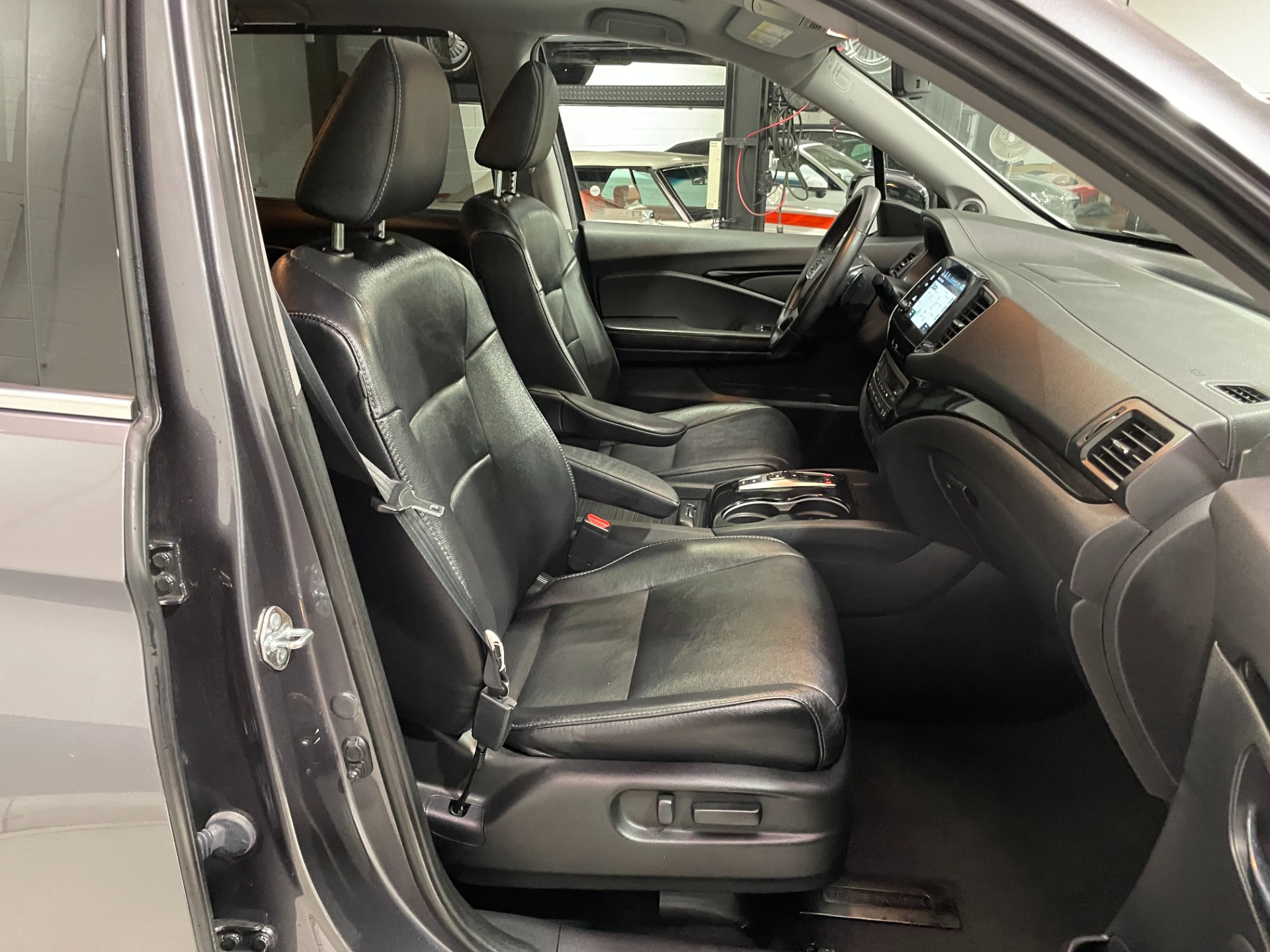 Used-2019-Honda-Pilot-Touring-8P-AWD