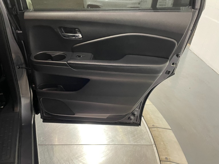 Used-2019-Honda-Pilot-Touring-8P-AWD
