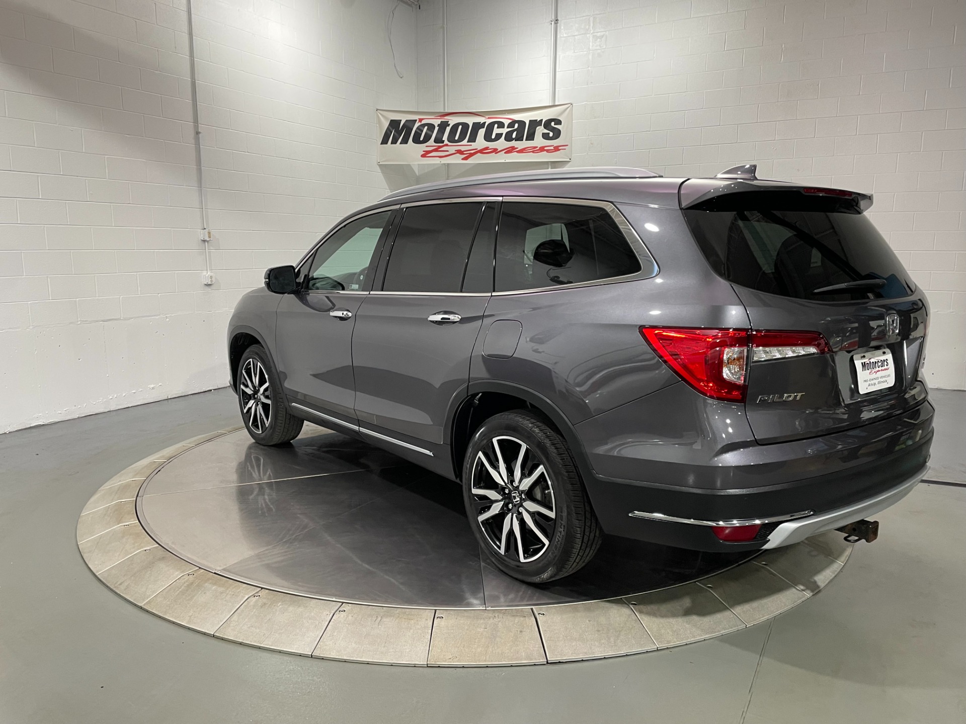 Used-2019-Honda-Pilot-Touring-8P-AWD