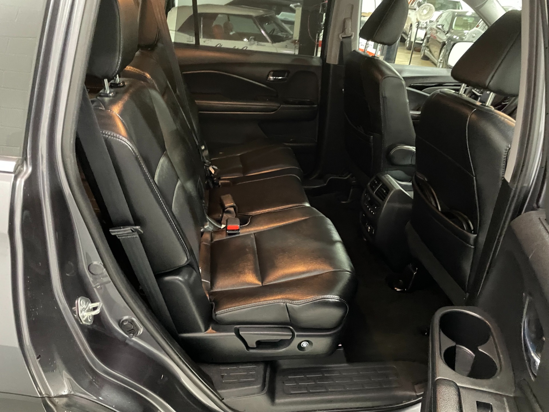 Used-2019-Honda-Pilot-Touring-8P-AWD