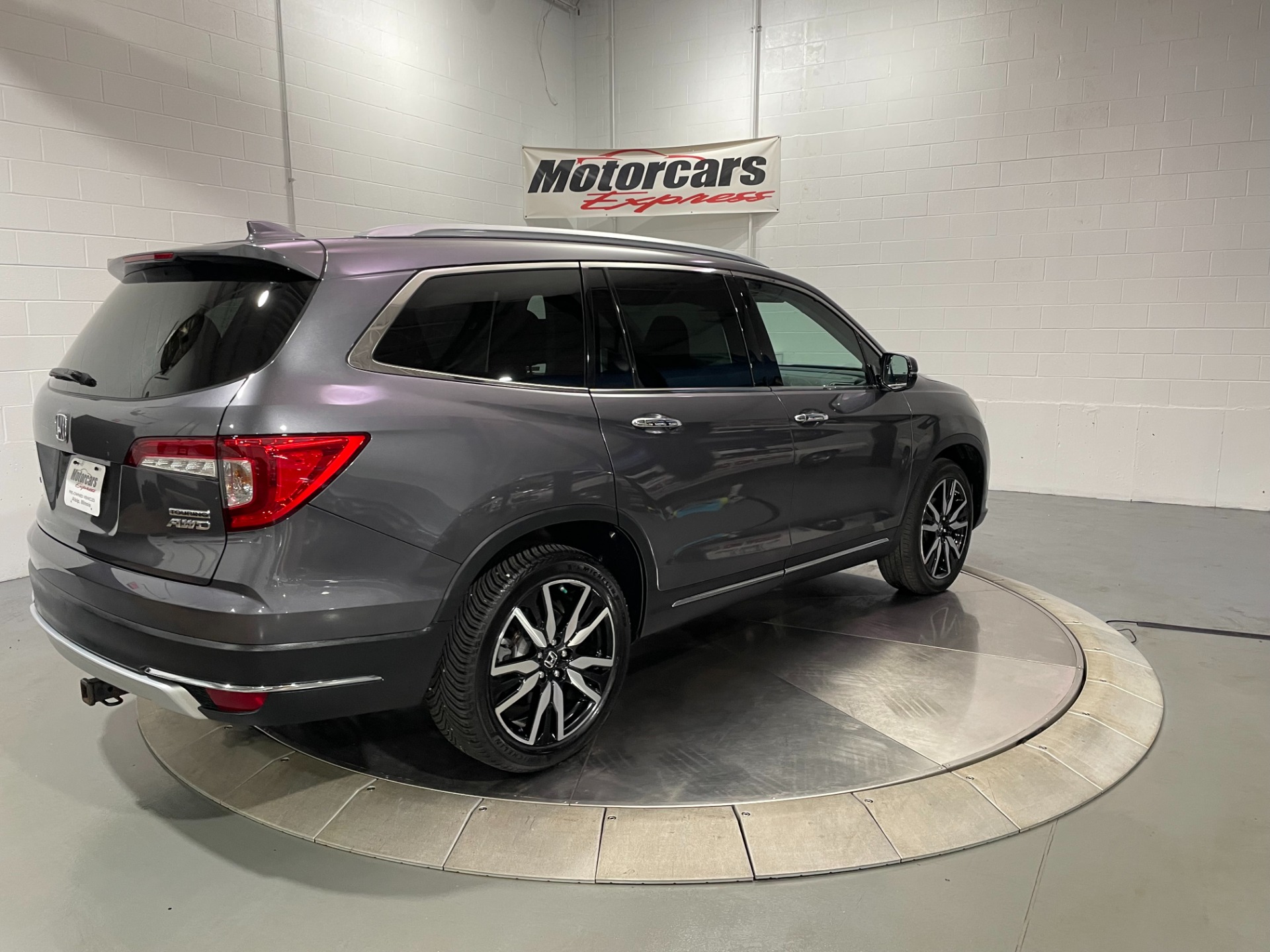 Used-2019-Honda-Pilot-Touring-8P-AWD