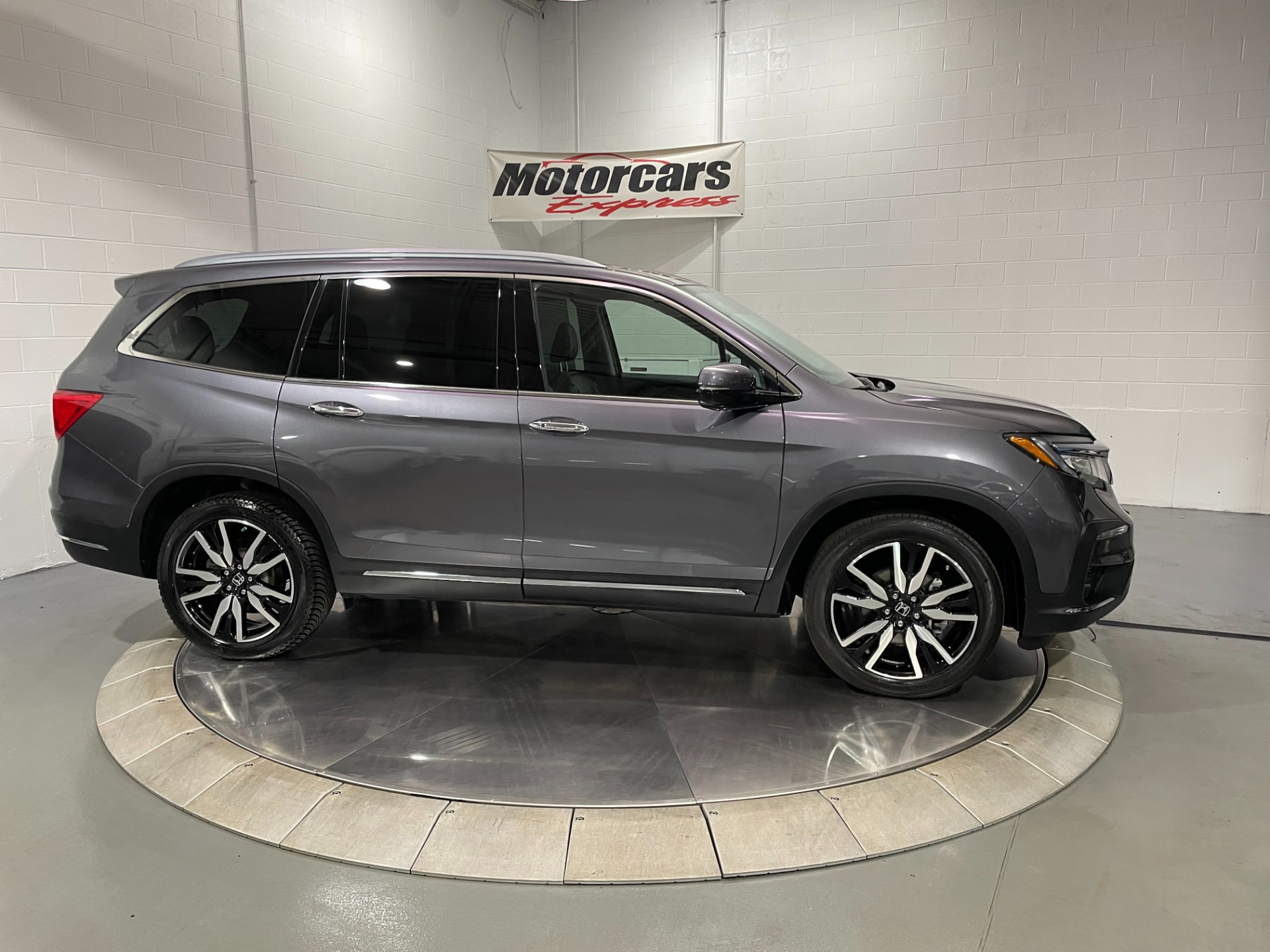 Used-2019-Honda-Pilot-Touring-8P-AWD