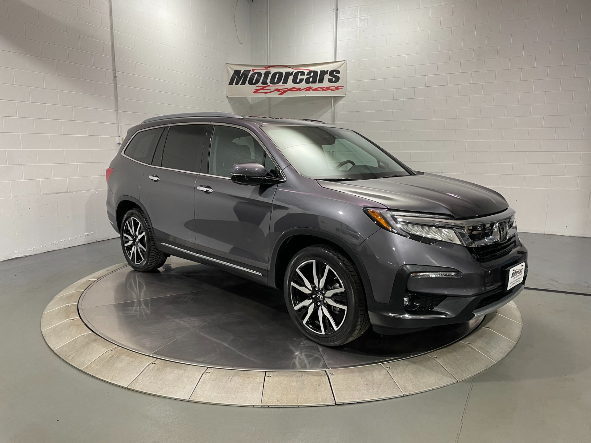 Used-2019-Honda-Pilot-Touring-8P-AWD