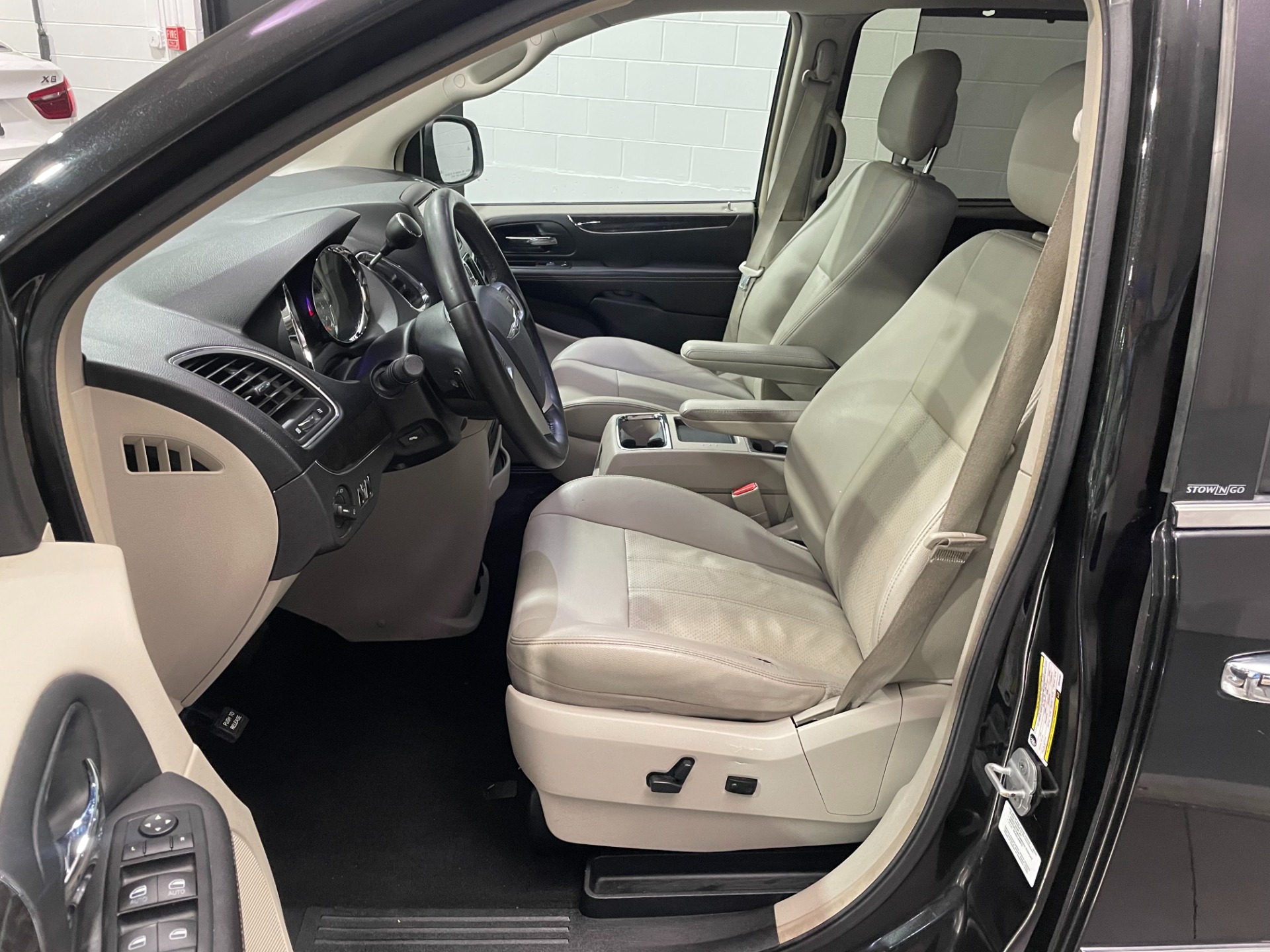 Used-2012-Chrysler-Town-and-Country-Touring-L-FWD