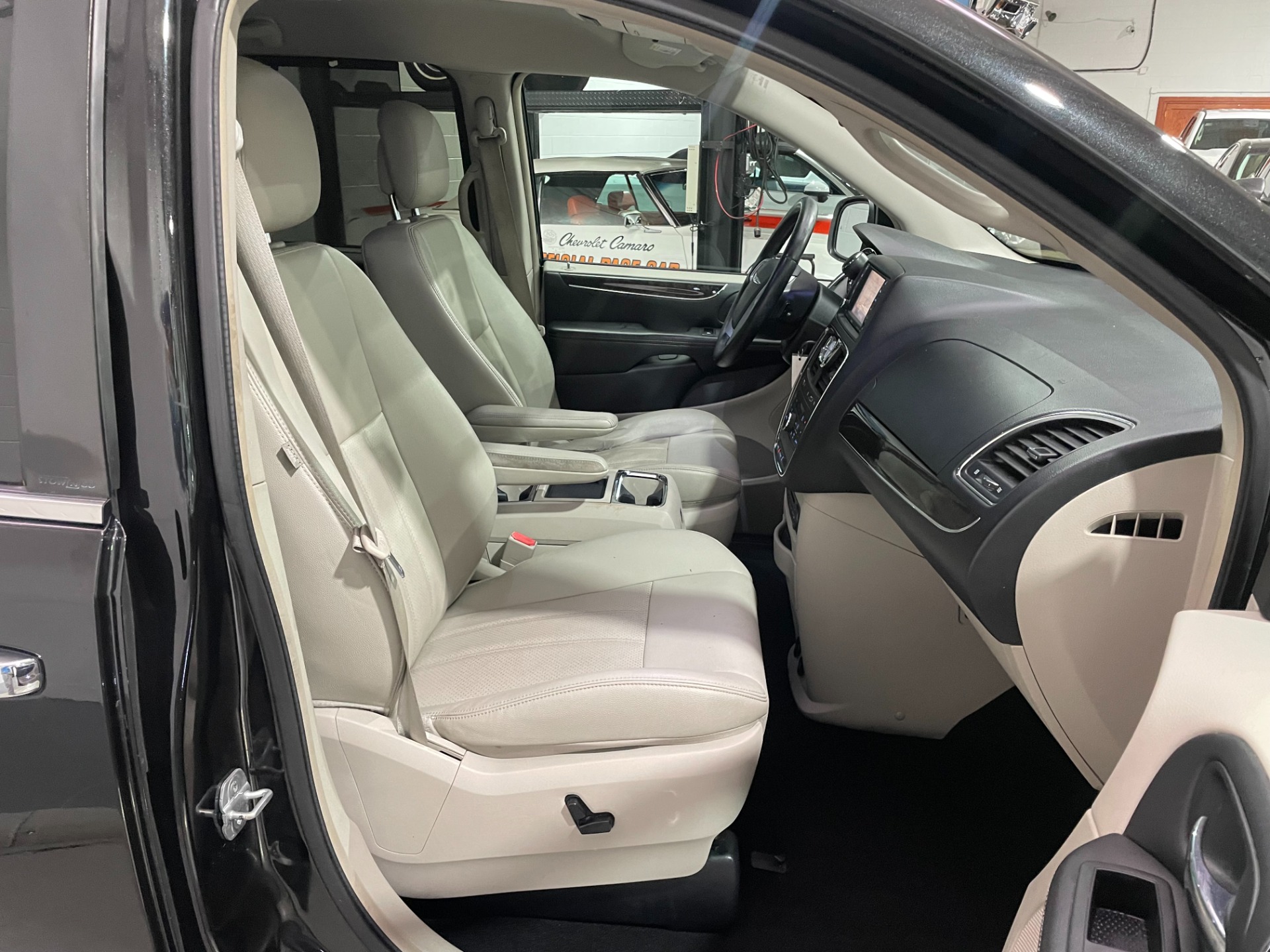 Used-2012-Chrysler-Town-and-Country-Touring-L-FWD