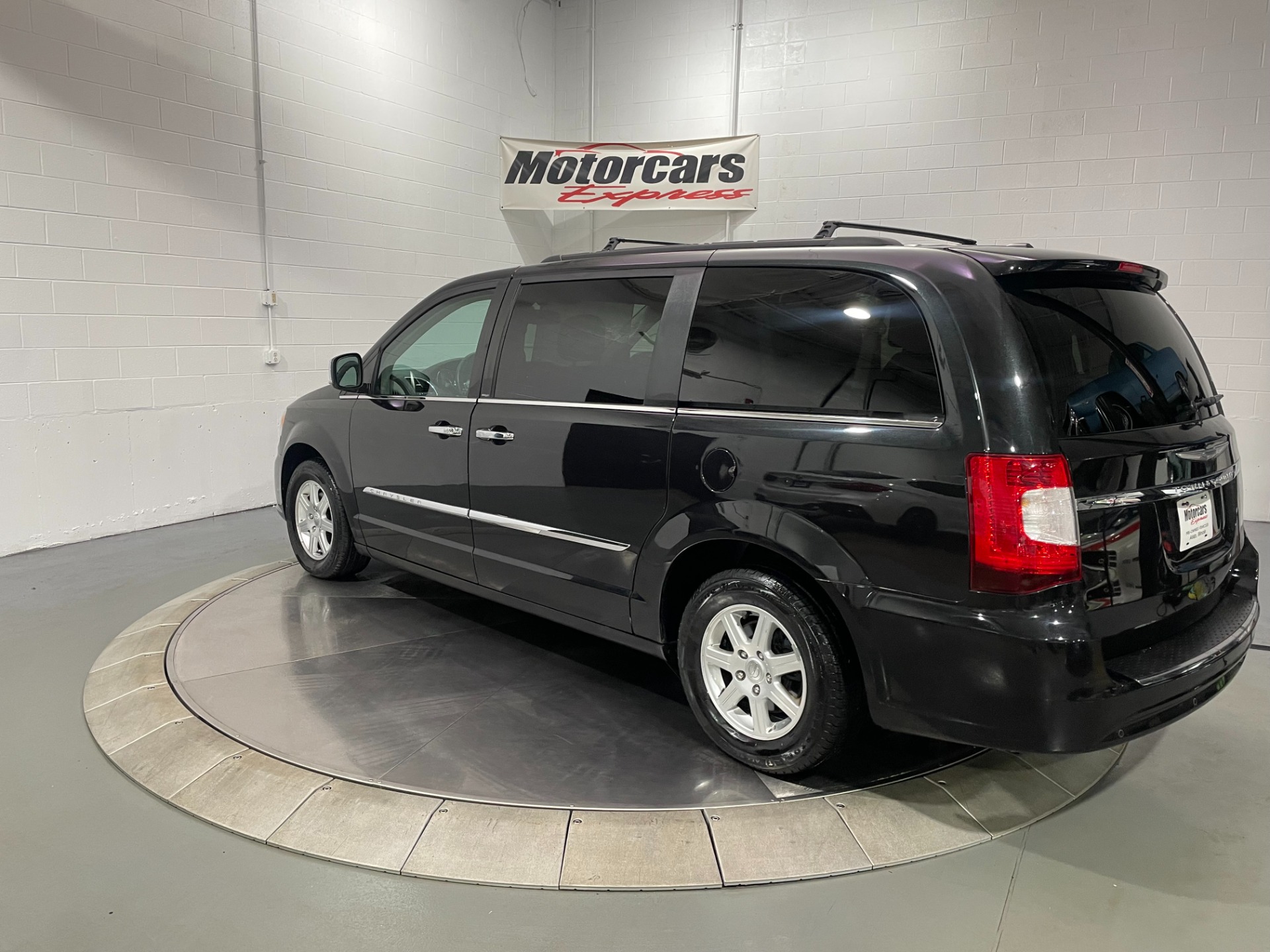 Used-2012-Chrysler-Town-and-Country-Touring-L-FWD