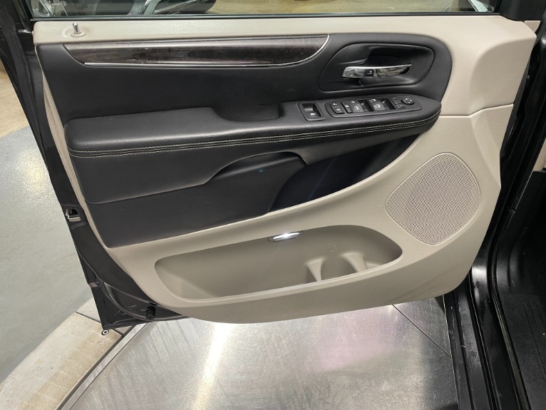 Used-2012-Chrysler-Town-and-Country-Touring-L-FWD
