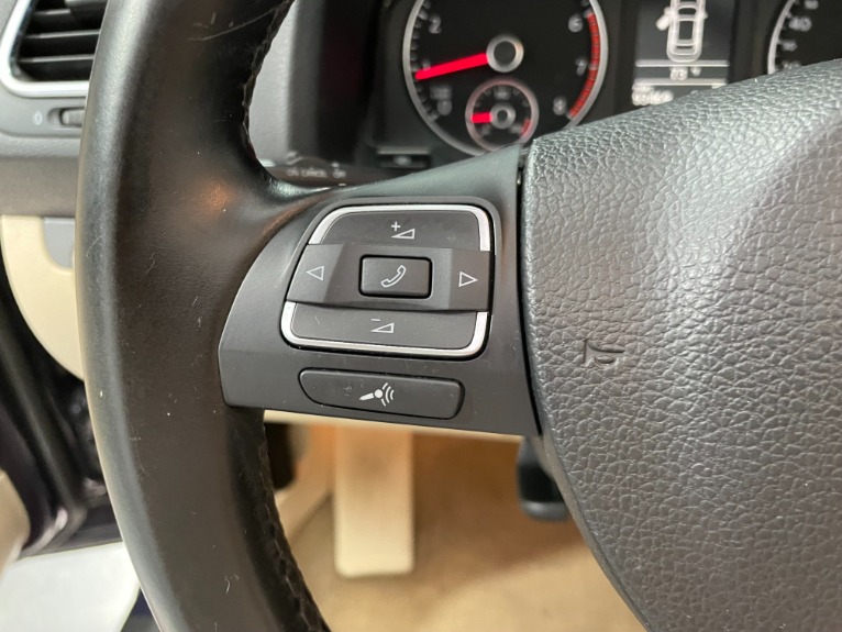Used-2010-Volkswagen-Eos-Komfort-Convertible-FWD