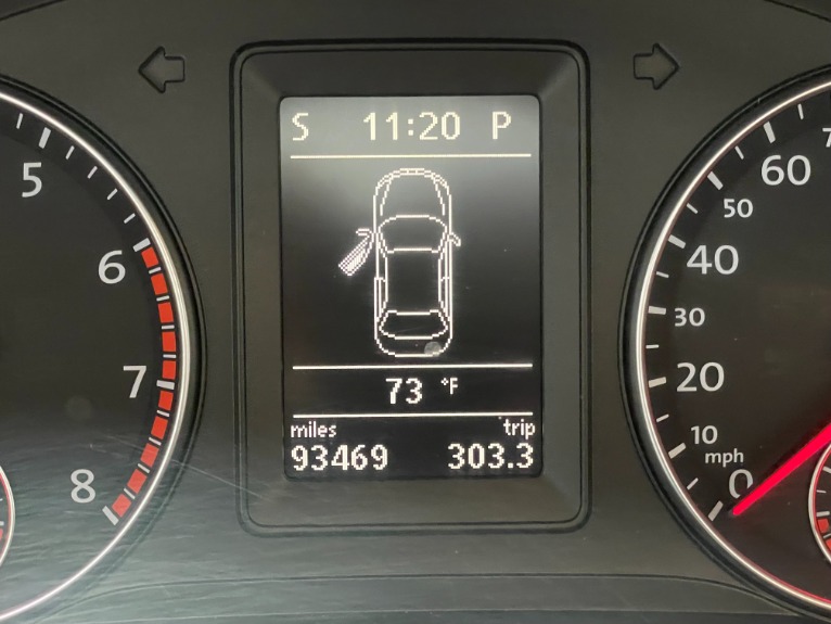 Used-2010-Volkswagen-Eos-Komfort-Convertible-FWD
