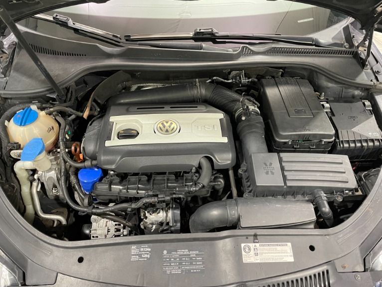 Used-2010-Volkswagen-Eos-Komfort-Convertible-FWD