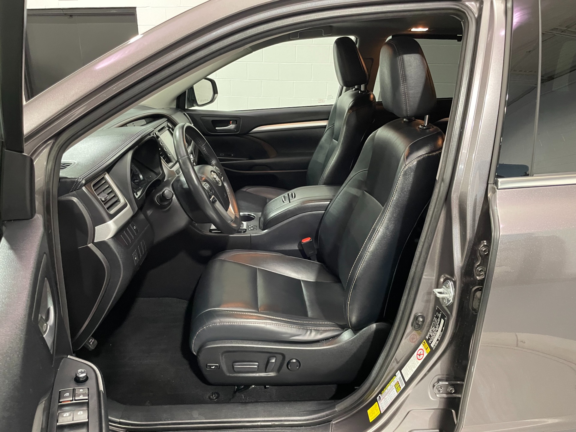 Used-2015-Toyota-Highlander-XLE-AWD
