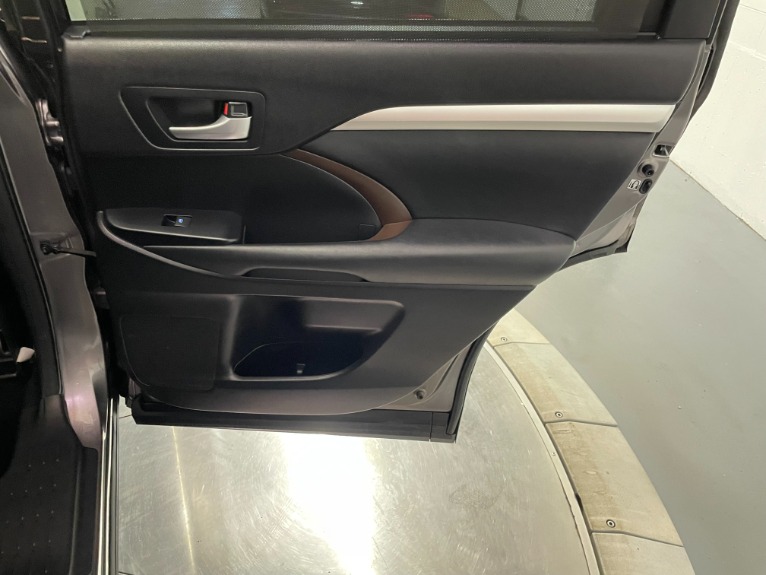 Used-2015-Toyota-Highlander-XLE-AWD