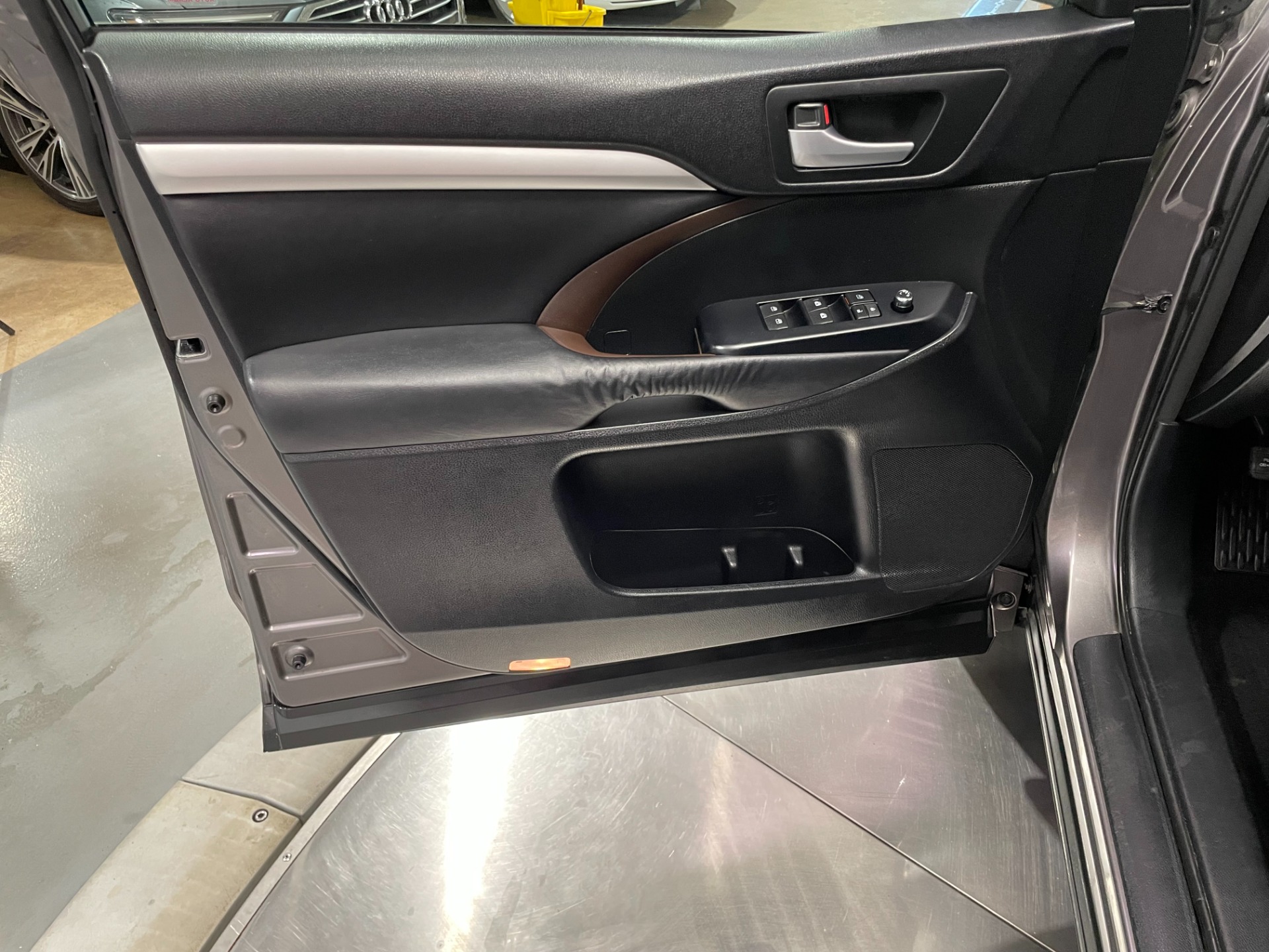 Used-2015-Toyota-Highlander-XLE-AWD