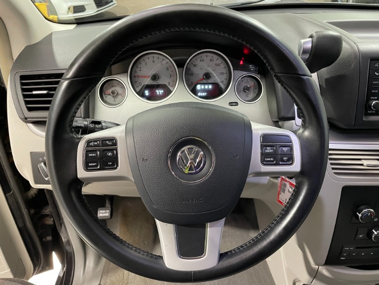 Used-2011-Volkswagen-Routan-SE-FWD
