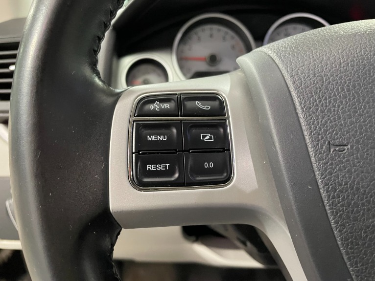 Used-2011-Volkswagen-Routan-SE-FWD