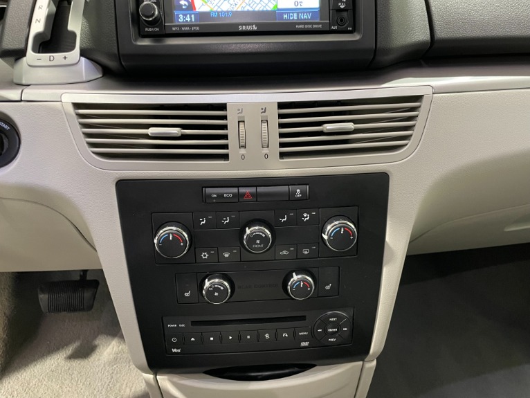 Used-2011-Volkswagen-Routan-SE-FWD
