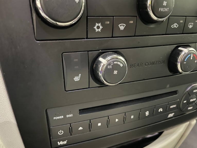 Used-2011-Volkswagen-Routan-SE-FWD