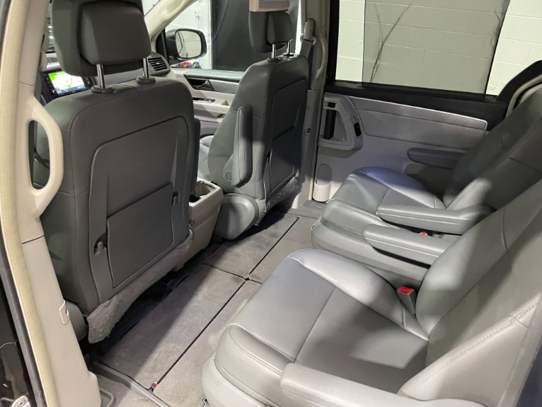 Used-2011-Volkswagen-Routan-SE-FWD
