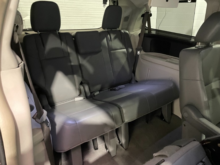 Used-2011-Volkswagen-Routan-SE-FWD