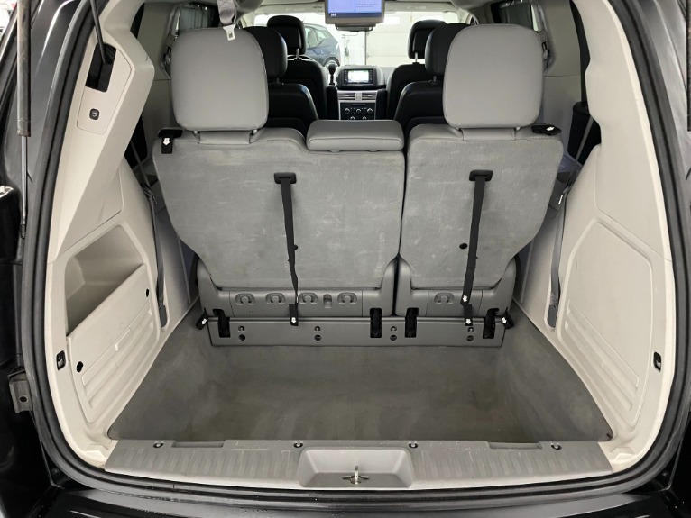 Used-2011-Volkswagen-Routan-SE-FWD