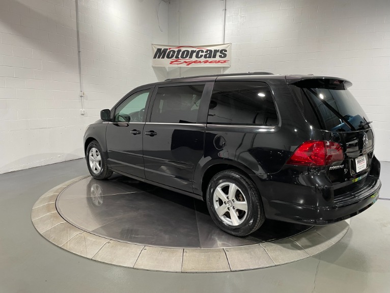 Used-2011-Volkswagen-Routan-SE-FWD