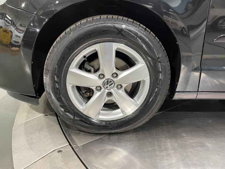 Used-2011-Volkswagen-Routan-SE-FWD
