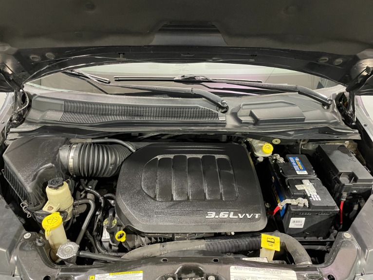 Used-2011-Volkswagen-Routan-SE-FWD