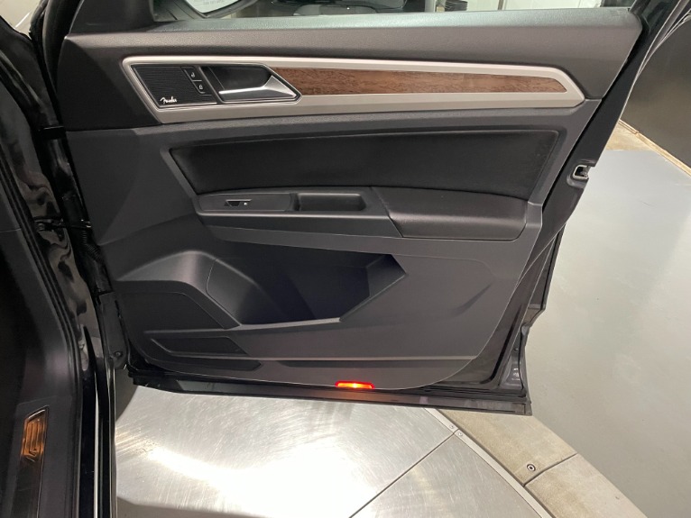Used-2018-Volkswagen-Atlas-V6-SEL-Premium-4Motion