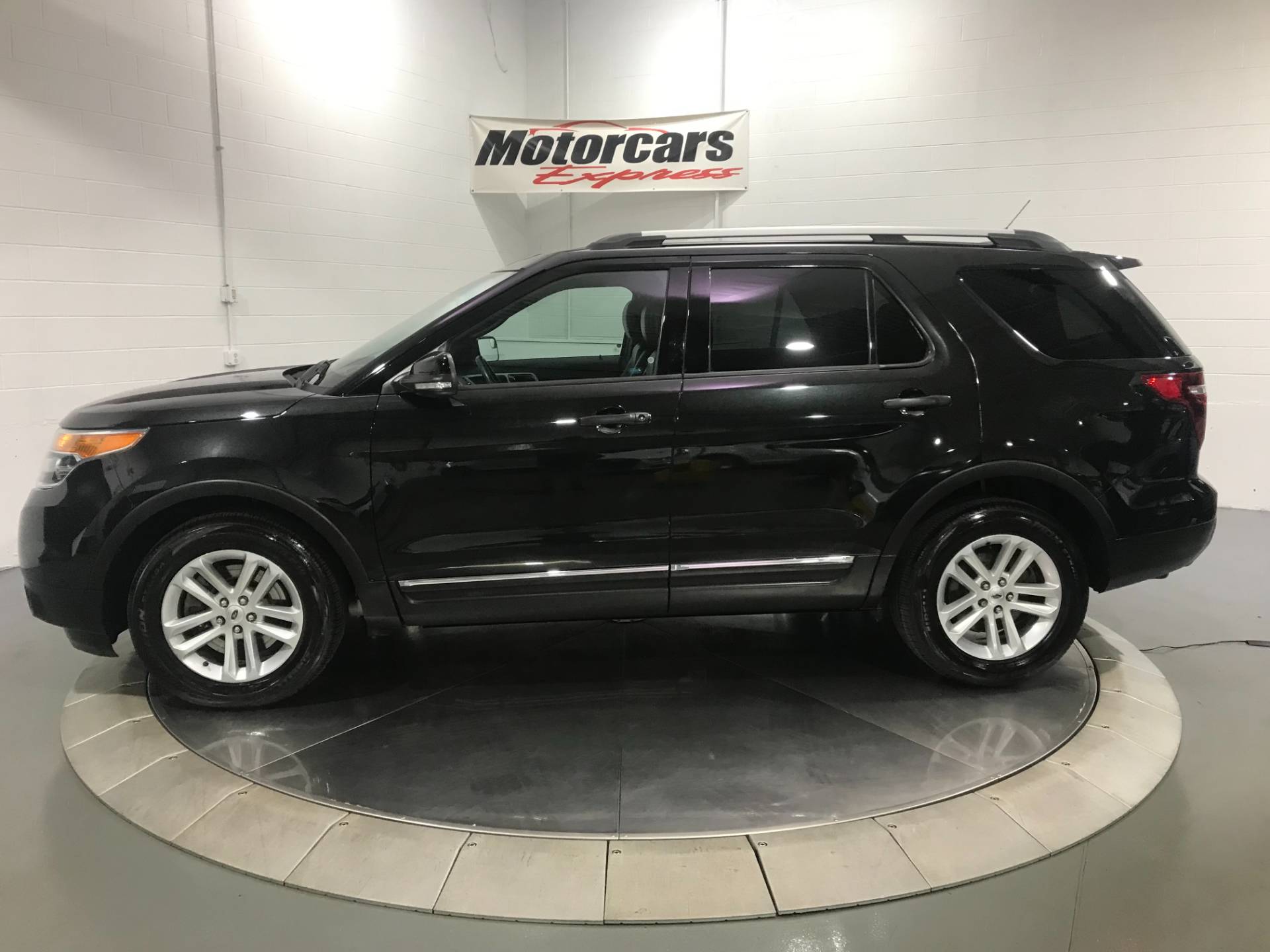 Used-2014-Ford-Explorer-XLT-FWD