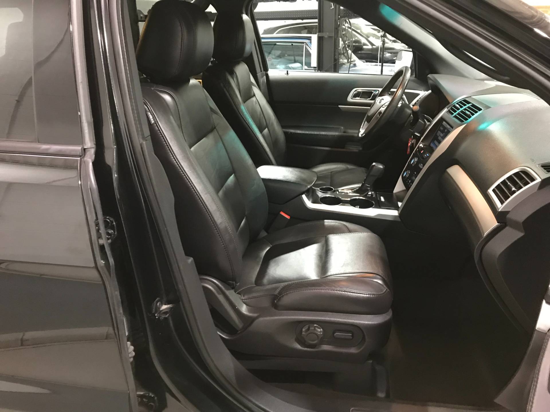Used-2014-Ford-Explorer-XLT-FWD