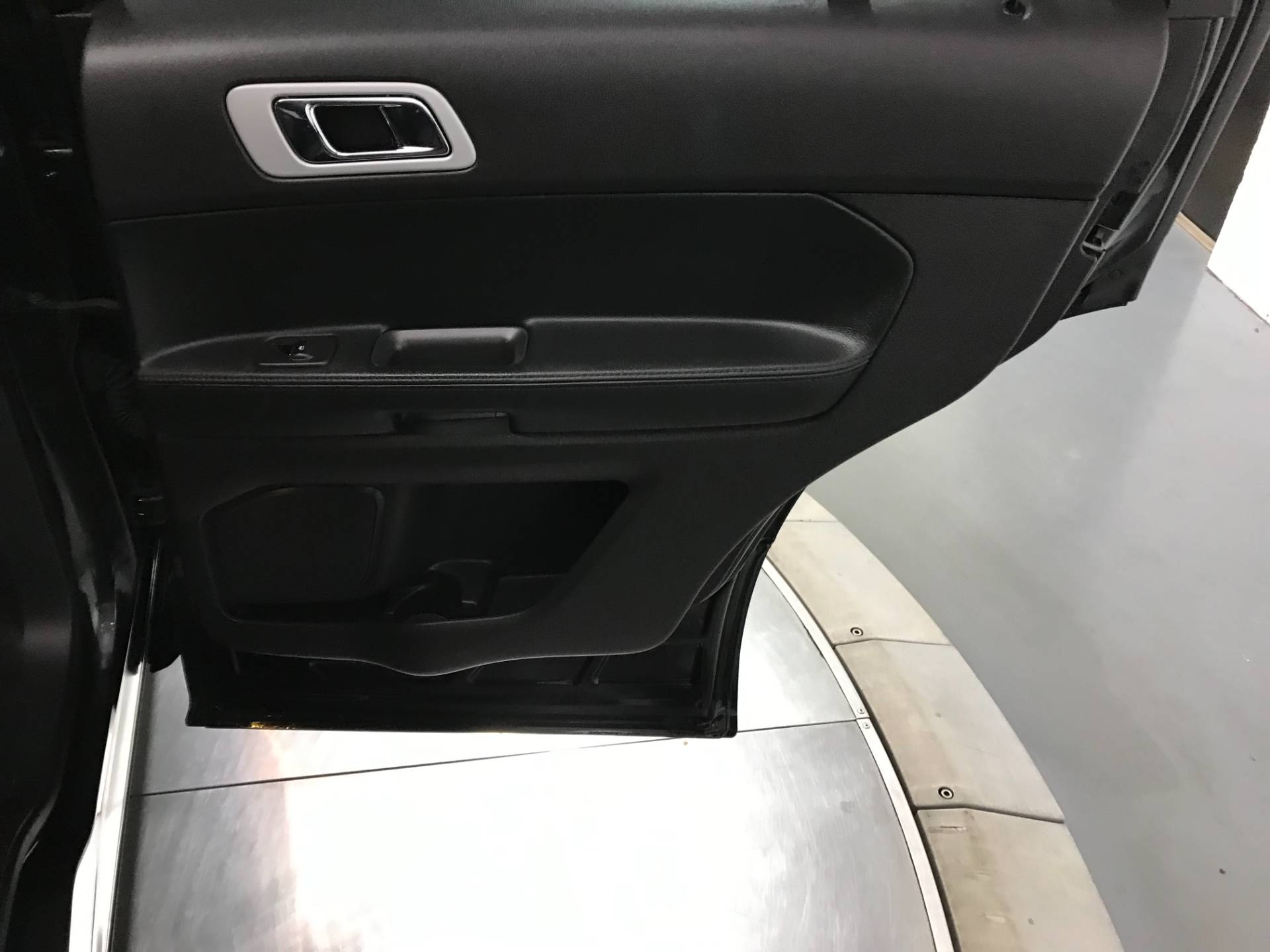 Used-2014-Ford-Explorer-XLT-FWD
