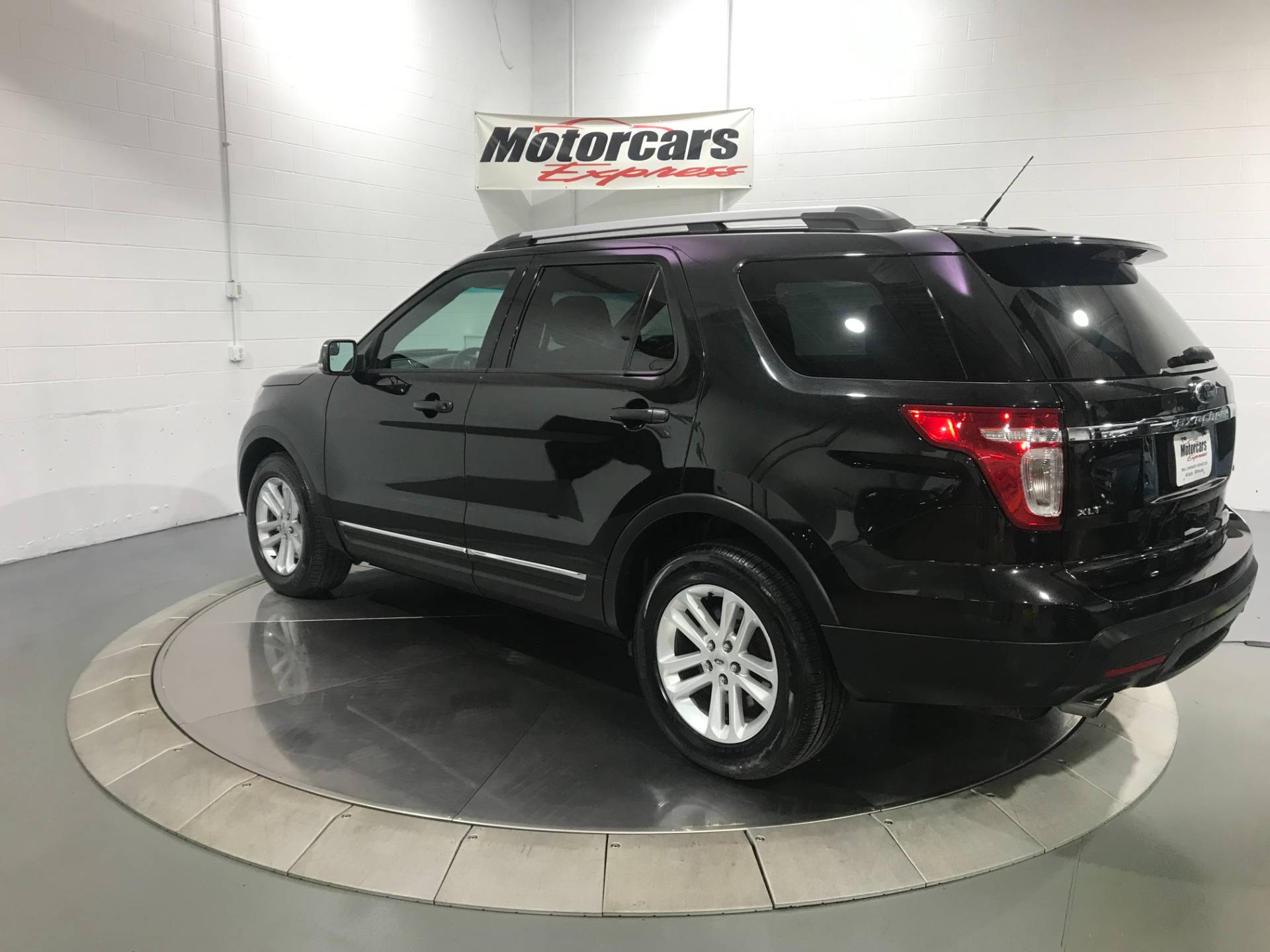 Used-2014-Ford-Explorer-XLT-FWD