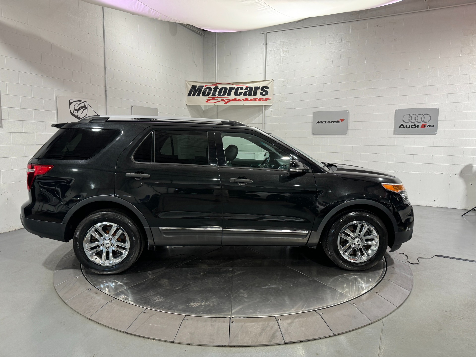 Used-2014-Ford-Explorer-XLT-FWD