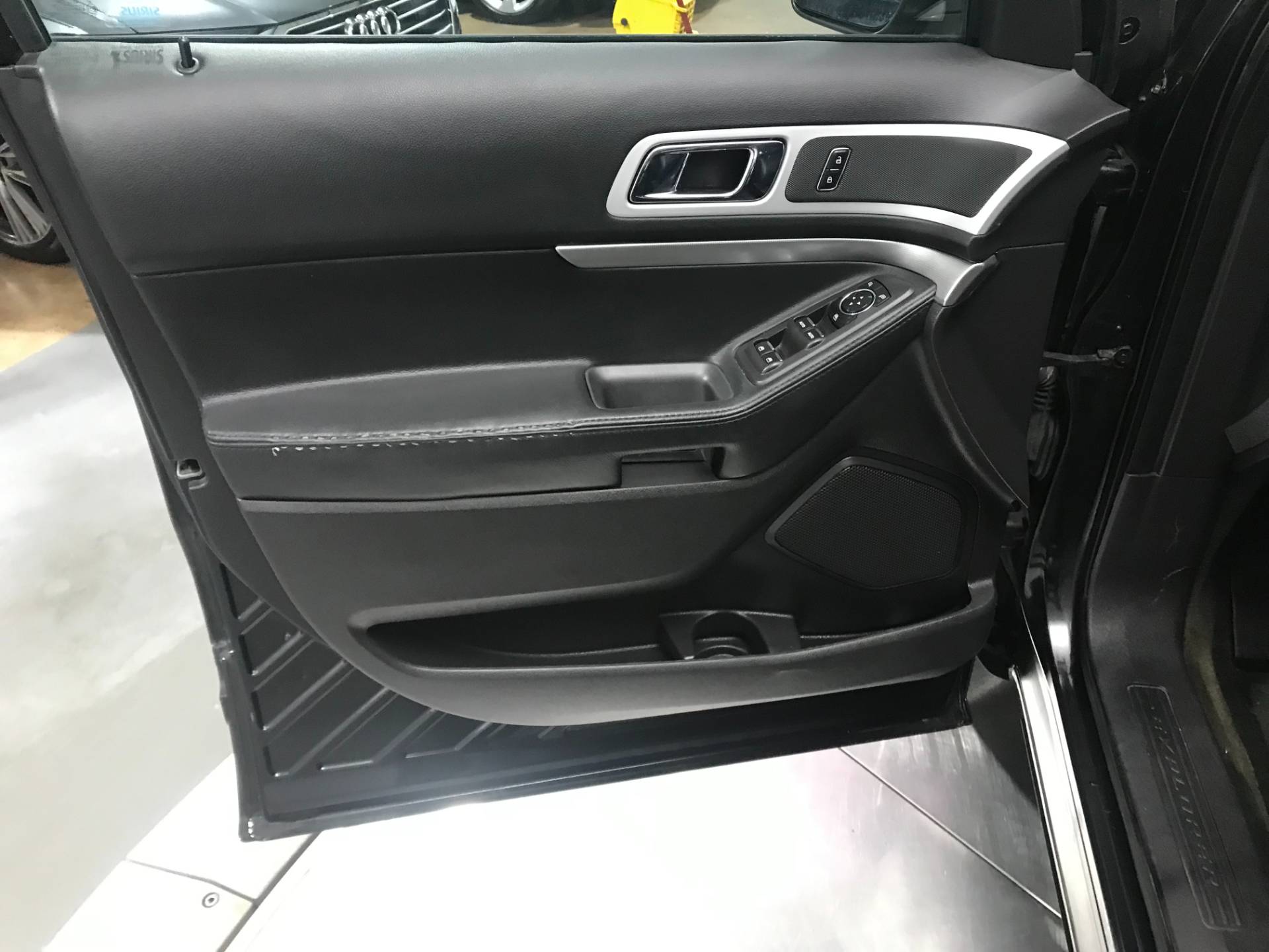 Used-2014-Ford-Explorer-XLT-FWD