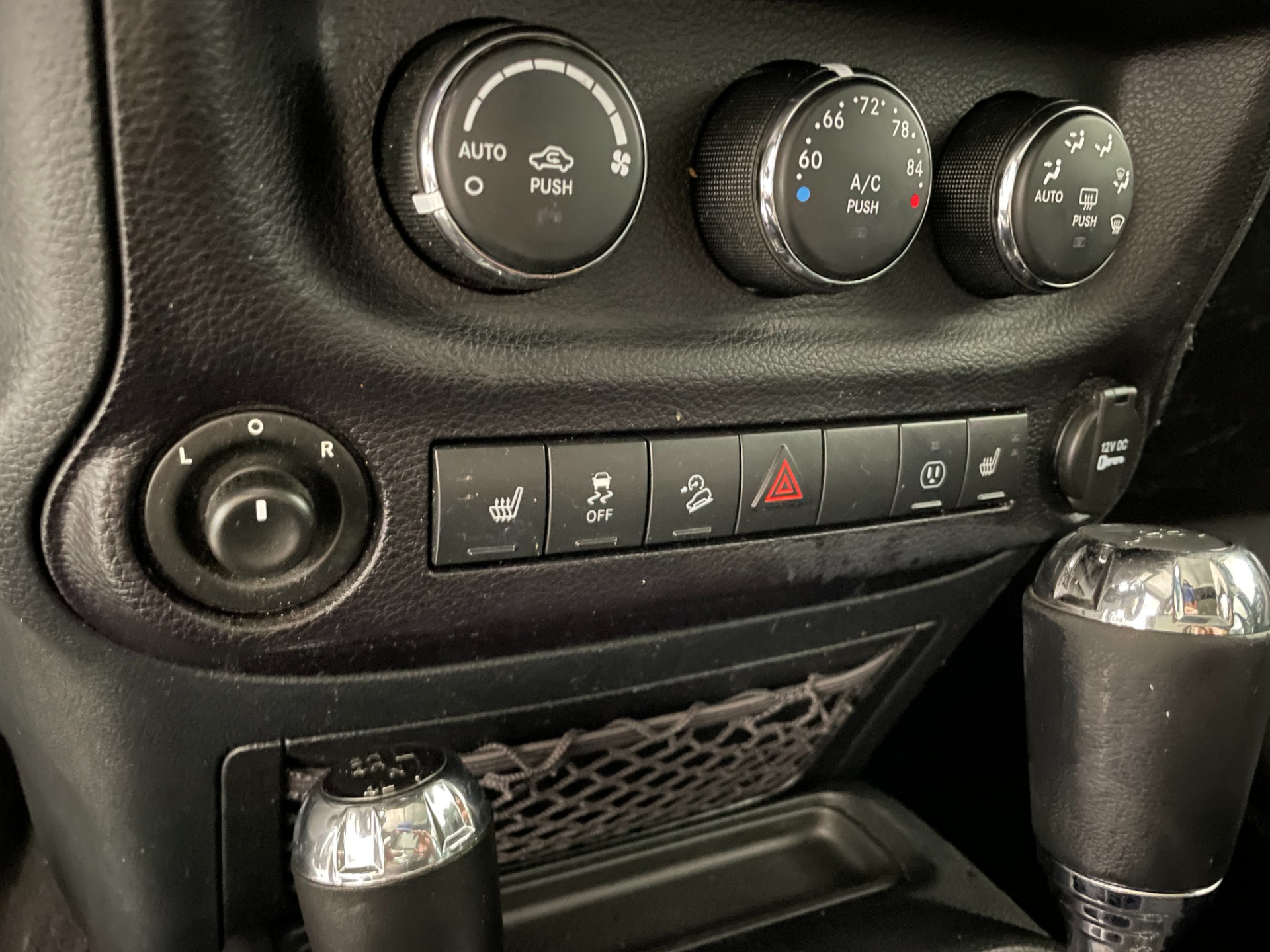 Used-2016-Jeep-Wrangler-Unlimited-Sahara-4X4