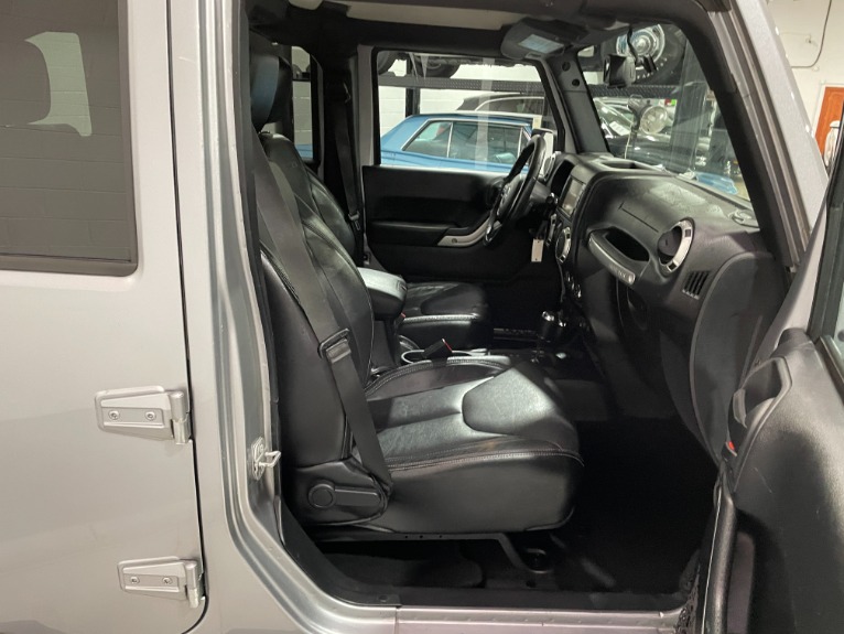 Used-2016-Jeep-Wrangler-Unlimited-Sahara-4X4