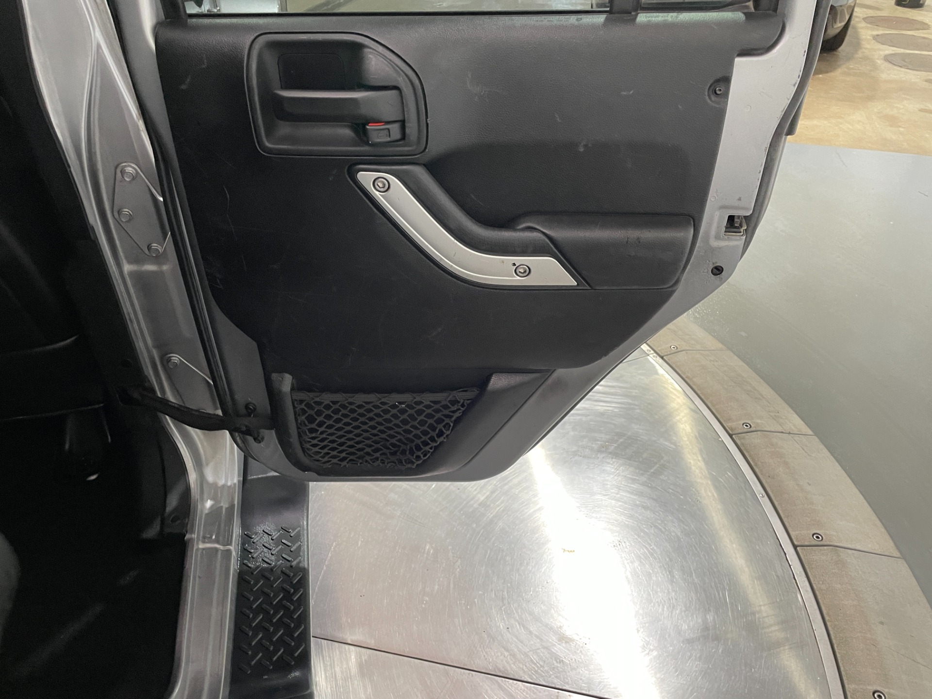 Used-2016-Jeep-Wrangler-Unlimited-Sahara-4X4