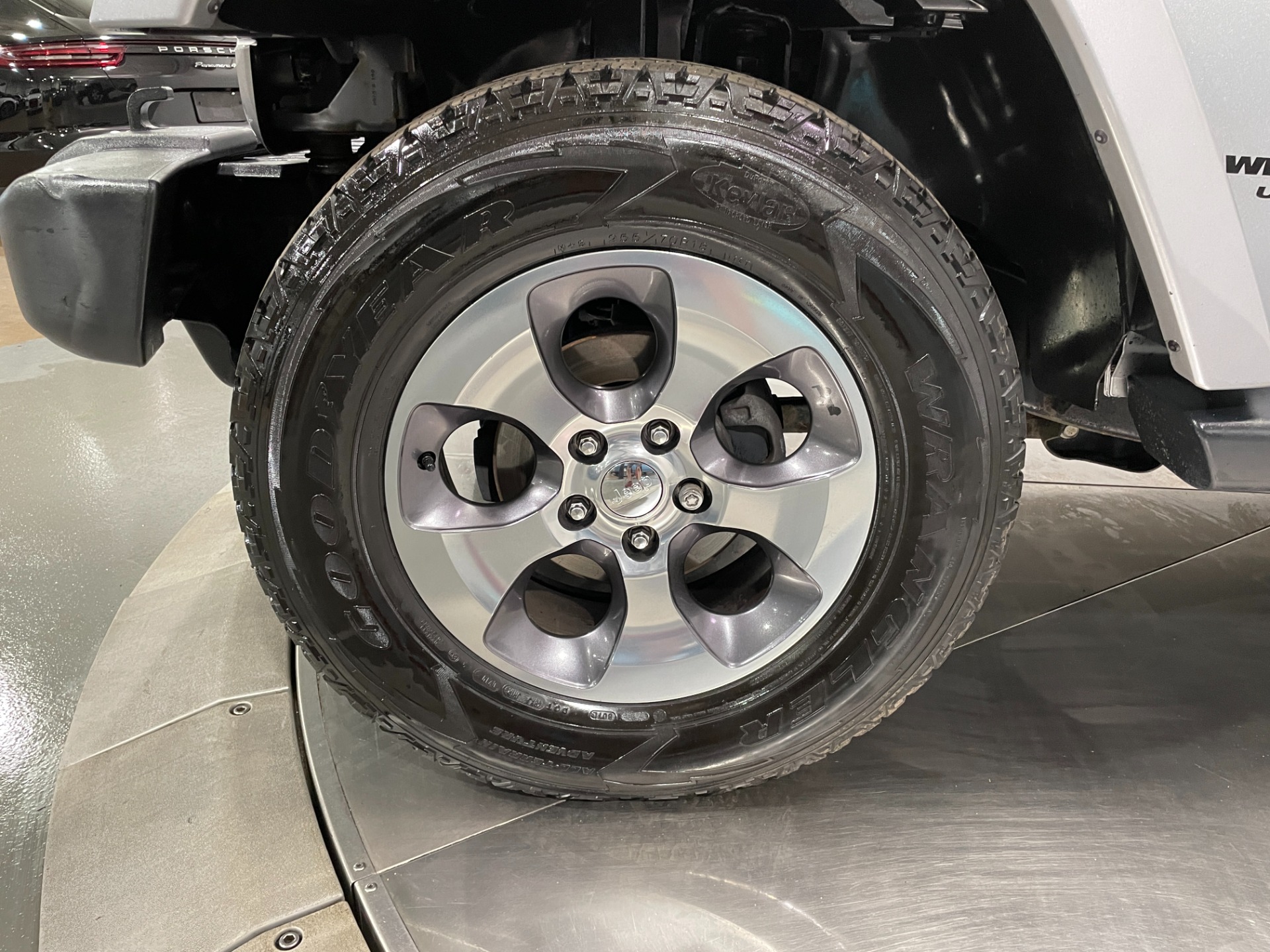 Used-2016-Jeep-Wrangler-Unlimited-Sahara-4X4