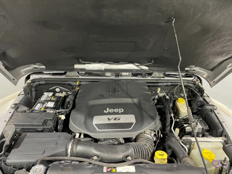 Used-2016-Jeep-Wrangler-Unlimited-Sahara-4X4