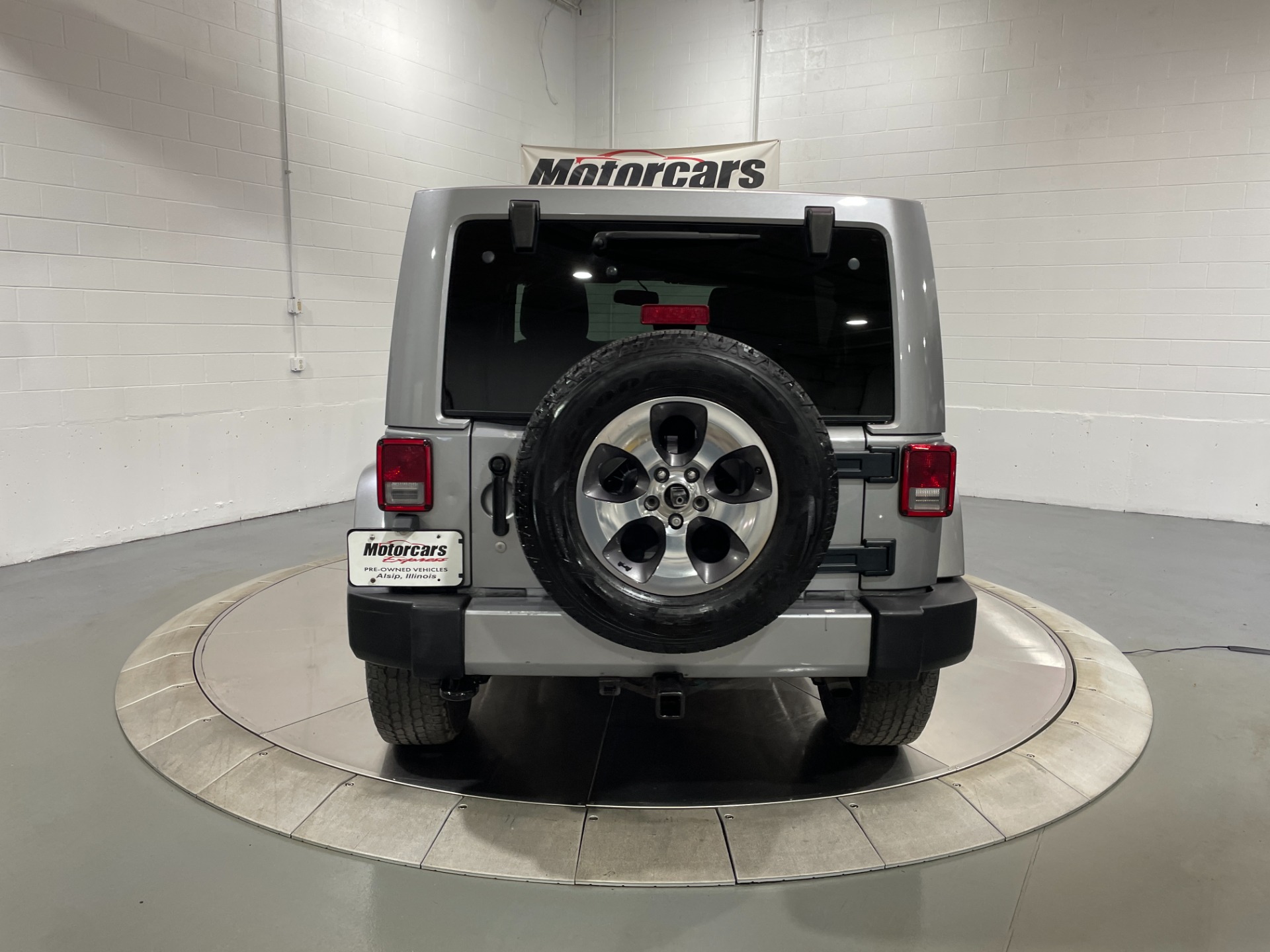Used-2016-Jeep-Wrangler-Unlimited-Sahara-4X4