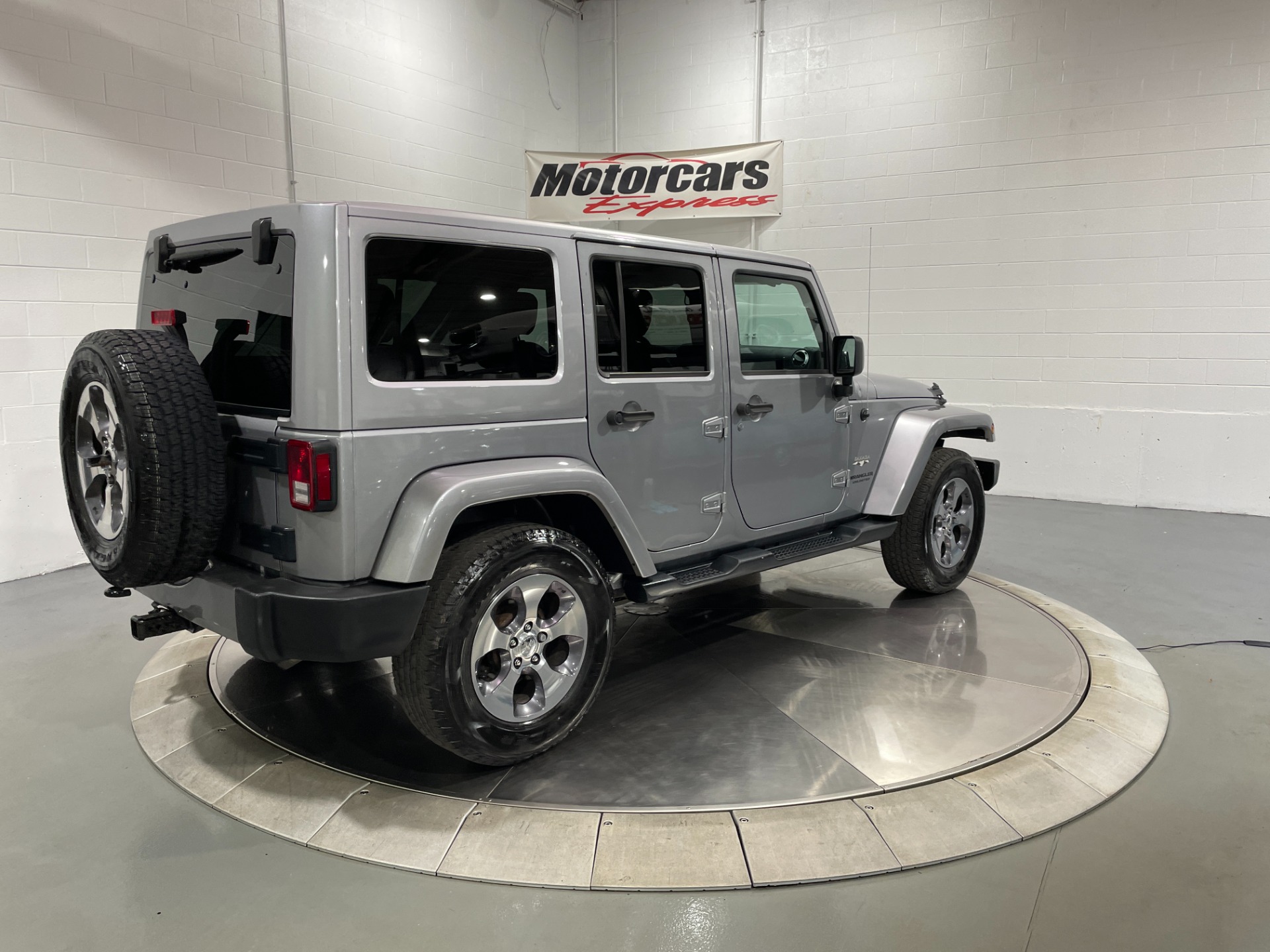 Used-2016-Jeep-Wrangler-Unlimited-Sahara-4X4