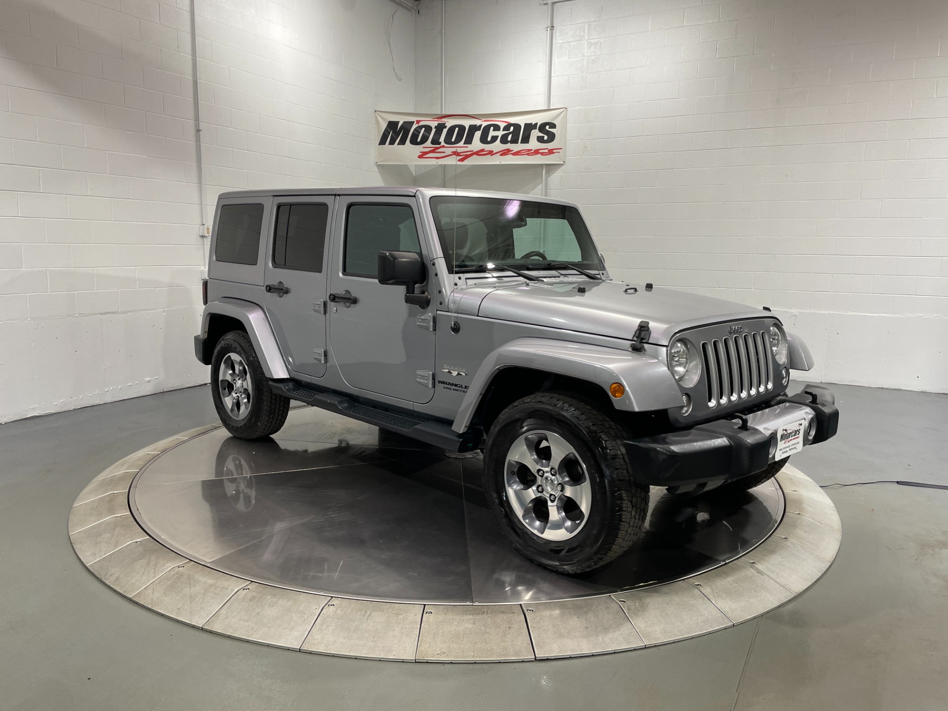 Used-2016-Jeep-Wrangler-Unlimited-Sahara-4X4