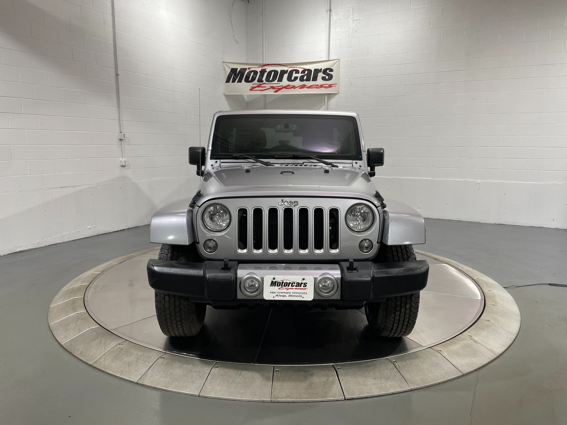 Used-2016-Jeep-Wrangler-Unlimited-Sahara-4X4