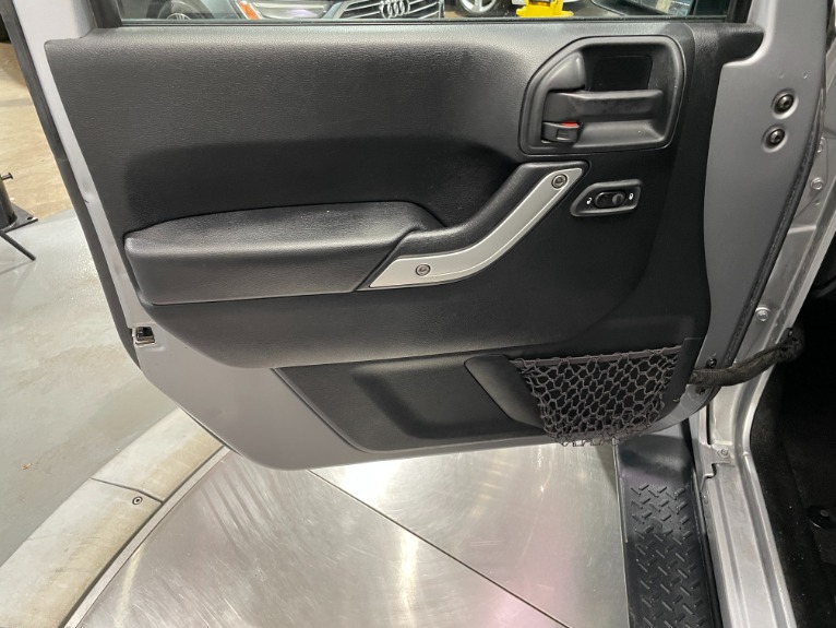 Used-2016-Jeep-Wrangler-Unlimited-Sahara-4X4