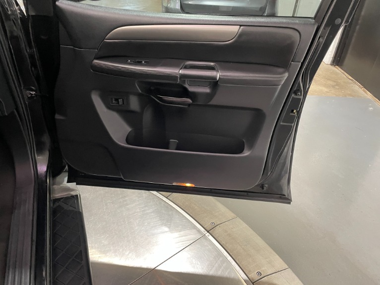 Used-2009-Nissan-Armada-SE-4X4