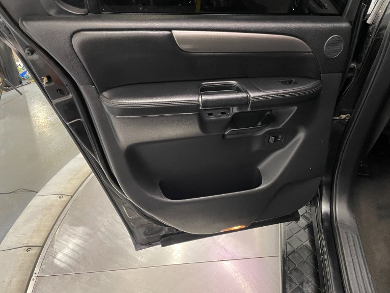 Used-2009-Nissan-Armada-SE-4X4