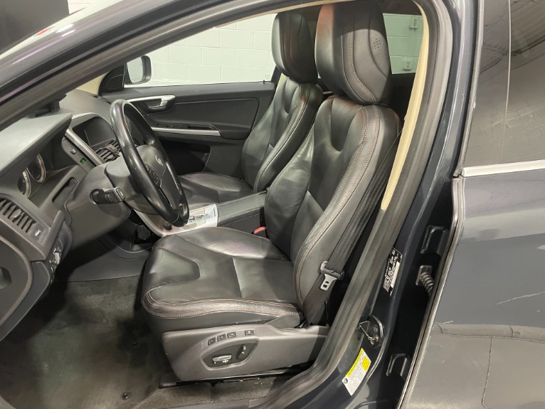 Used-2010-Volvo-XC60-T6-AWD