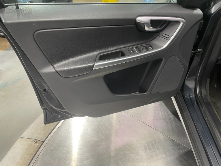 Used-2010-Volvo-XC60-T6-AWD