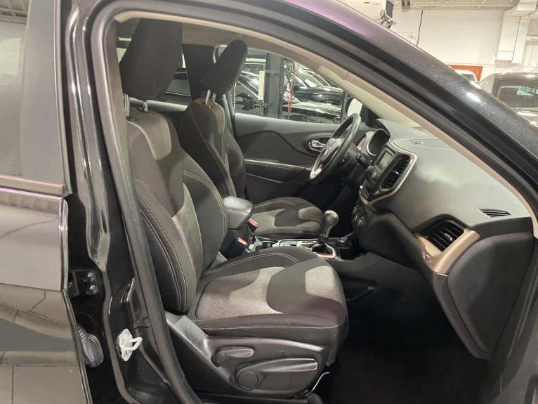 Used-2016-Jeep-Cherokee-Sport-4X4
