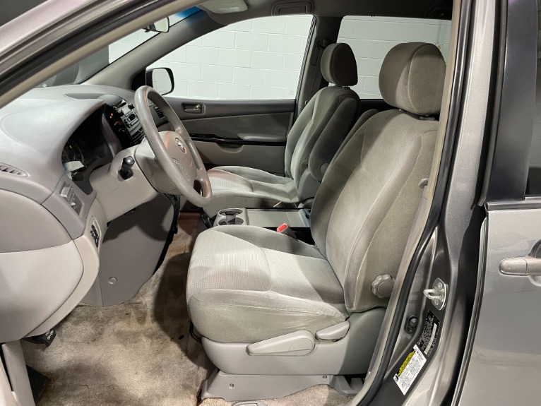 Used-2005-Toyota-Sienna-LE-7-Passenger-FWD